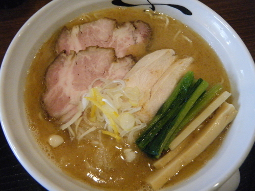 「限定：阿波尾鶏と本枯れ鰹の鶏白湯そば800円」@さくら木の写真