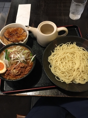 「ちょい辛味噌つけ麺➕網焼きミニチャーシュー丼」@麺や紅丸 本店の写真