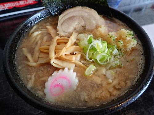 「【平日昼限定】ガッツリ煮干し中華そば＋ニンニク」@らー麺 Do・Ni・Boの写真