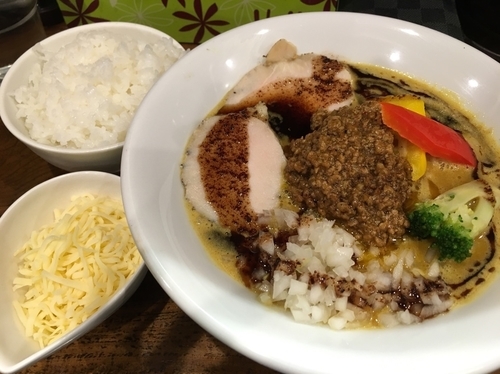 「限定 咖喱らぁめん＋チーズ＋半ライス」@麺匠 ことぶきの写真