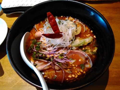 「3月限定 あさりの塩ラーメン ～ボンゴレ風 ロッソver～」@麺や Gochiの写真