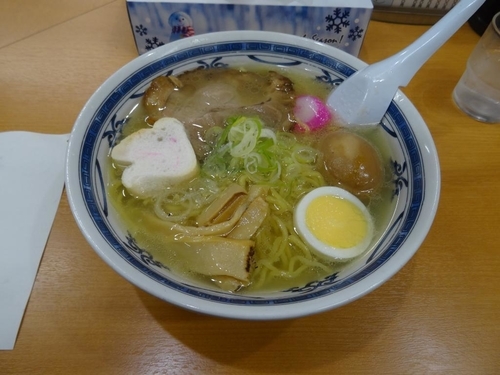 「塩丸ラーメン(+大盛&味玉)　950円」@らーめん伽拉屋の写真