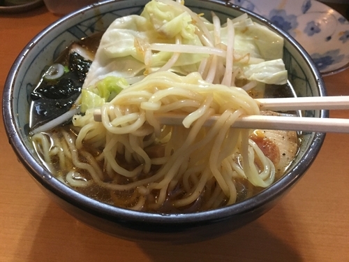 「醤油ラーメン（大盛）」@焦がしねぎらーめん 葱次郎 大宮西口店の写真