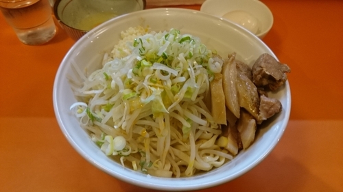 「油そば（醤油）、ニンニク、ネギ、生卵」@ちばからの写真