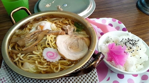 「『鍋焼きラーメン ミニご飯付き(￥550)』」@星川製麺 彩の写真