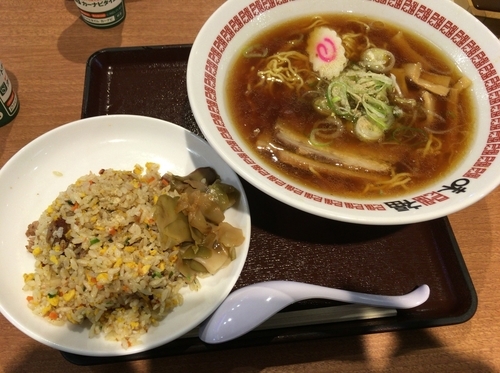 「煮干し醤油ラーメン＋半チャーハン」@味福 談合坂SA店の写真