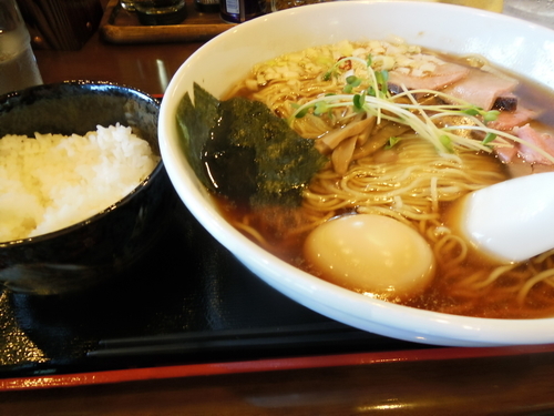 「特製醤油　大盛りプラスライス」@麺処 いぐさの写真