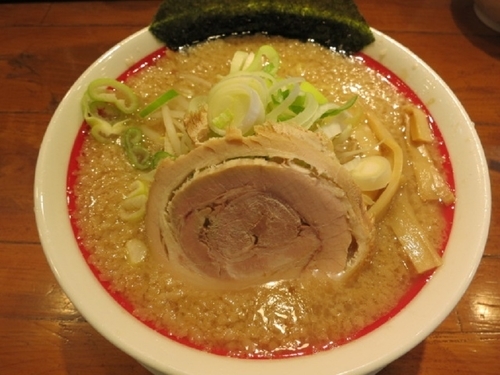 「らーめん 680円 ＋ 半ライス （ランチタイム無料）」@豚骨醤油らーめん ぱんだの写真