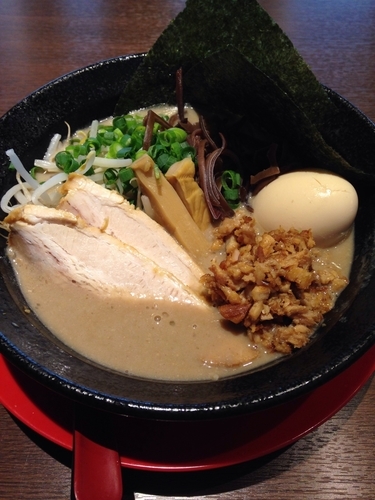 「豚骨らぁめん  特製トッピング」@関東極濃豚骨らぁめん 葉隠～HAGAKURE～の写真