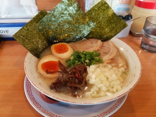 「長浜らーめん特製」@博多長浜らーめん 六角堂 橋本店の写真