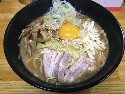 「【季節限定】油そば豚骨スープ（830円）」@麺処福吉ATSUSHIの写真