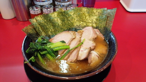 「中盛りチャーシュー　のり」@家系ラーメン たつ家の写真