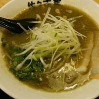 濃厚煮干とんこつらーめん　830円