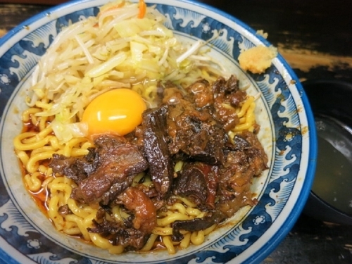 「牛すじ　ぶっかけ　　880円」@らーめんしょっぷ中吉 綾瀬店の写真