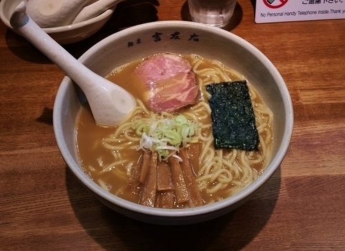 「らーめん」@麺屋吉左右の写真