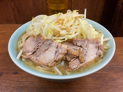 「ラーメン（麺カタメ）・ヤサイニンニクカラメ」@ラーメン二郎 池袋東口店の写真