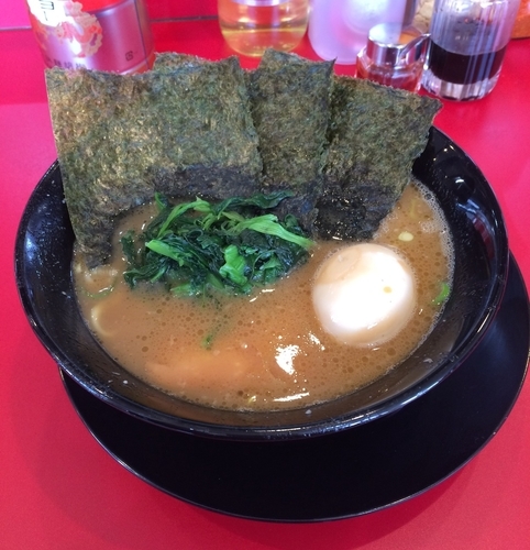 「醤油ラーメン」@家系ラーメン王道 王道之印の写真