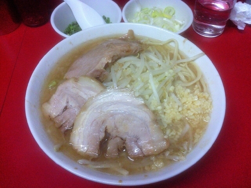 「小ラーメン　ニンニク+青ネギ+白ネギ　900円」@ラーメン二郎 西台駅前店の写真