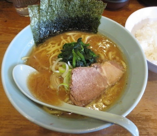 「らーめん＋サービスライス　650円」@横浜家系らーめん 家丸の写真
