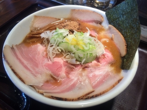 「濃厚で魚介の効いたスープに低温で煮込んだ特製やわらかチャーシュー」@麺屋 幡 弘前店の写真