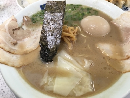 「全部のせラーメン」@魁龍 博多本店の写真