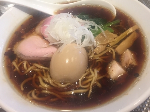 「旨み鶏出汁醤油（大盛）¥880＋味玉（クーポン）」@生粋 花のれんの写真