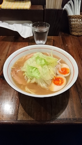 「特製醤油らぁ麺 (大盛) + 煮豚丼」@井之上屋の写真