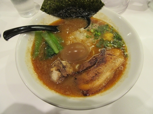 「濃厚海老そば＋味玉（９００＋１００＝１０００円）」@海老・特濃煮干そば まるはの写真