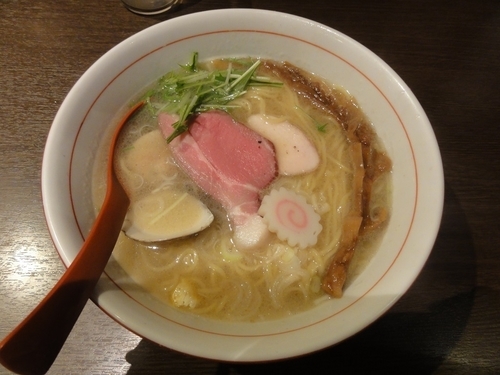 「丸鶏塩中華そば」@中華そば ひのき屋の写真