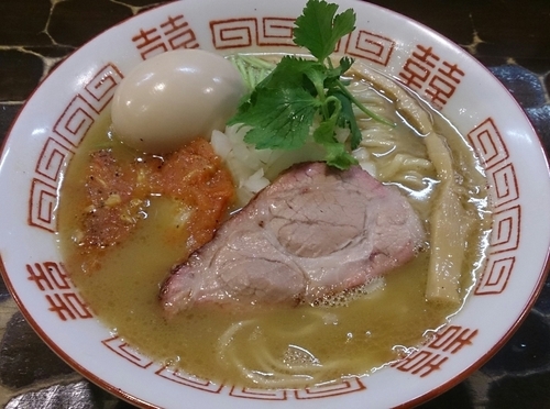 「【限定】濃厚渡り蟹ソバ + 味玉」@特級鶏蕎麦 龍介の写真