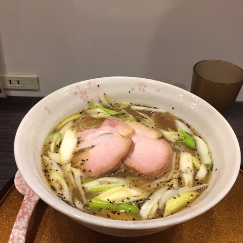 「王様中華そば大盛＋魔法の餃子3個 1030円」@チラナイサクラの写真