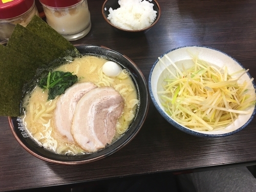 「ネギラーメン（醤油）、小ライス」@横浜家系ラーメン 大黒家の写真