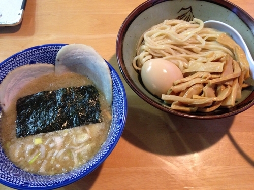 「あっさり～鶏煮込み魚介～（つけめん、小）＋参城盛り」@つけめん 参城の写真