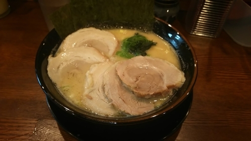 「豚骨醤油チャーシュー麺」@横浜家系ラーメン 順吉家の写真