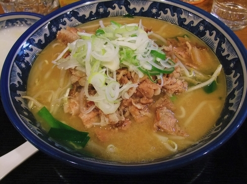 「下町みそらーめん（860円）＋中華粥（小）（300円）」@麺・粥 けんけんの写真
