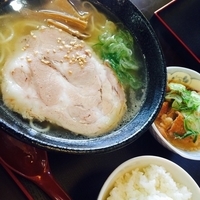ラーメンモツ煮定食500円＋水餃子250円