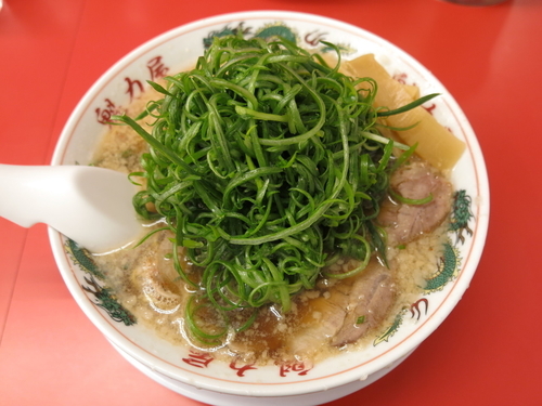 「特製醤油九条ネギラーメン：864円」@ラーメン 魁力屋 竹ノ塚店の写真