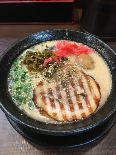 「鬼炊き豚骨らーめん」@鬼炊き豚骨ラーメン まくり屋の写真