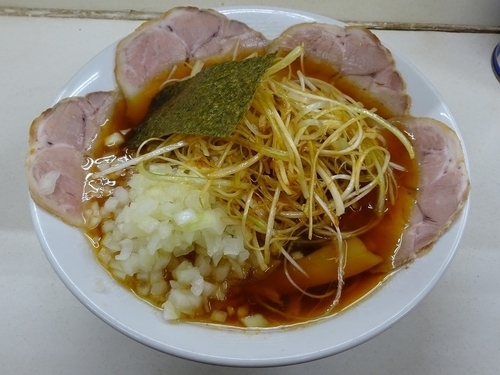 「ネギチャーシュー（850円）＋玉ねぎ増し（50円）」@味麺 おがわ屋の写真