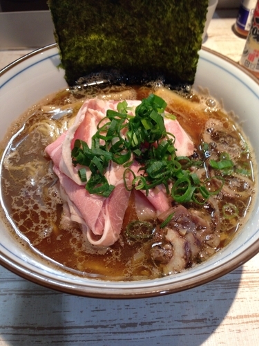 「【気まぐれ限定】いか煮干し中華そば」@中華そば 四つ葉の写真