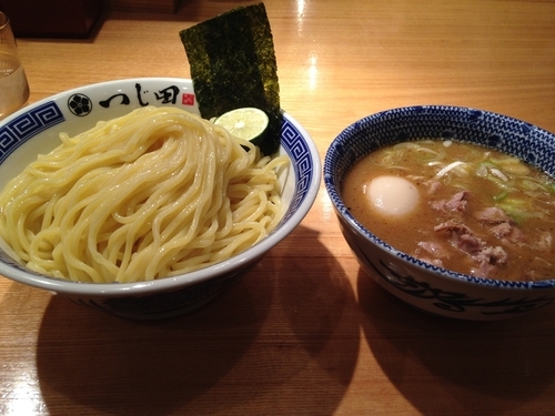 「豚崩しつけ麺大盛り   1280円」@つじ田 日本橋八重洲店の写真