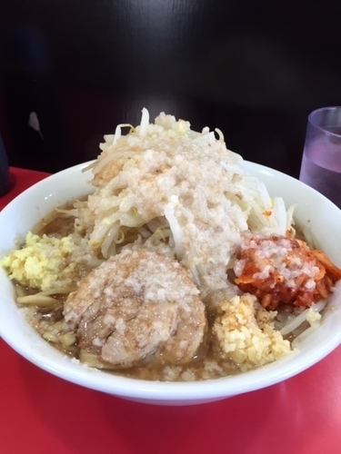 「ラーメン　730円　「ニンニク」「アブラ」「辛たま」」@用心棒 本号の写真