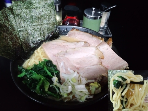 「醤油トンコツチャーシュー麺880円」@くろ㐂゛の写真