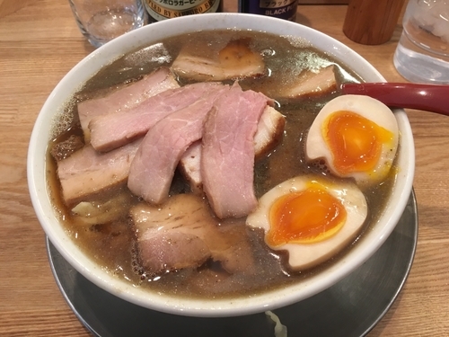 「肉そば（煮干）中盛り＋味玉」@麺や 七彩 八丁堀店の写真