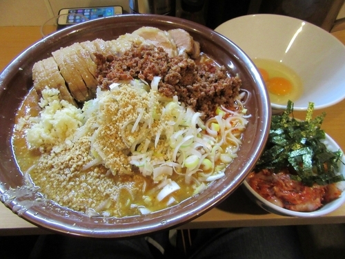 「限定　豚担麺（８５０円）＋豚マシ＋生卵」@豚星。の写真