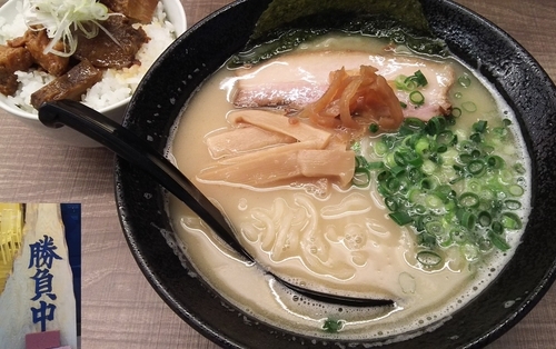 「鯛白湯ラーメン 700円+肉みそごはん中(サービス)」@東大和ラーメン大冬樹Season2の写真
