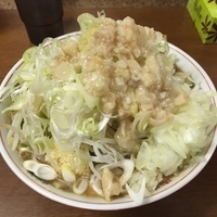 ラーメン(ニンニク少な目、アブラ、ネギ、タマネギ)
