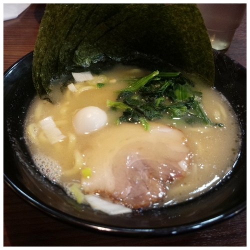 「ラーメン（麺半分・麺普通・味薄め・油少なめ）」@秋津商店の写真