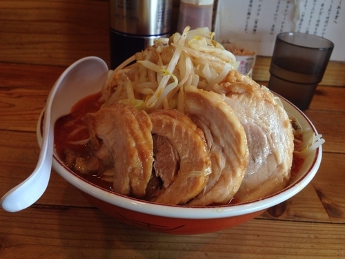 「小豚（辛味噌）950円＋100円」@ラーメン神豚 関東学院前店の写真