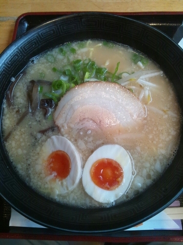 「豚こつしょうゆラーメン」@百饅馬力の写真